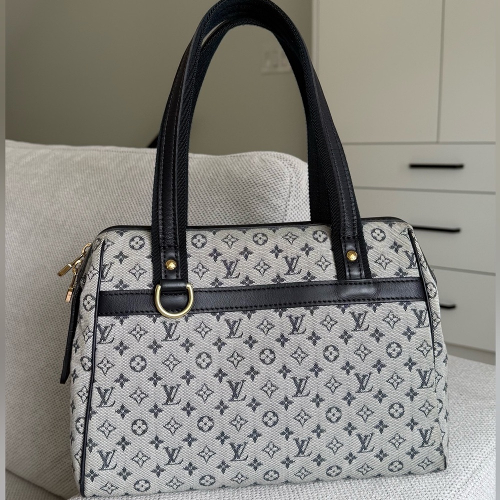 Authentic Louis Vuitton navy monogram minilin Josephine PM